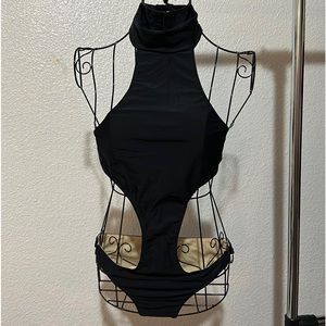 NWOT Super Simple Black Cutout 1 piece SwimSuit SZ SM
